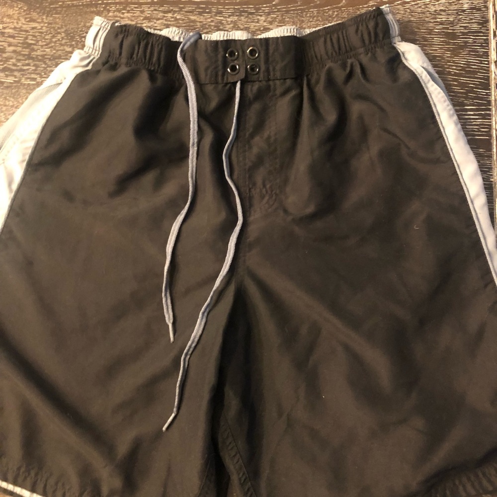 Mens Nike lined swim trunk.  Black and gray